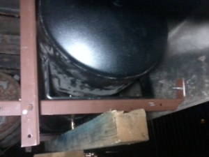 Jacking the tank into place