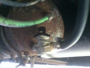 The new tank and pressure regulator in place